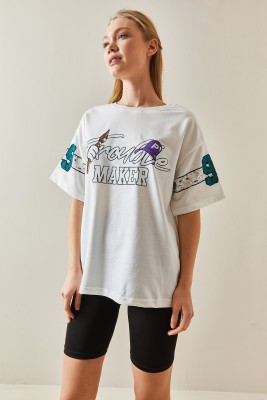 Beyaz Bisiklet Yaka Arkası Baskılı Oversize Tişört 4KXK1-47898-01 - 4
