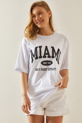 Beyaz Bisiklet Yaka Yazılı Oversize Midi Tişört 5YXK1-48008-01 - 4