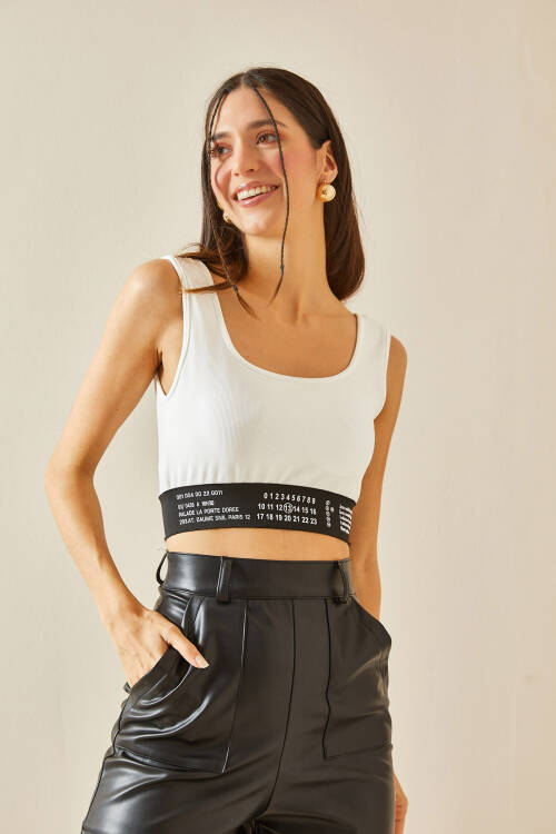 Beyaz U Yaka Lastikli Crop Bluz 5YXK2-48381-01 - 5