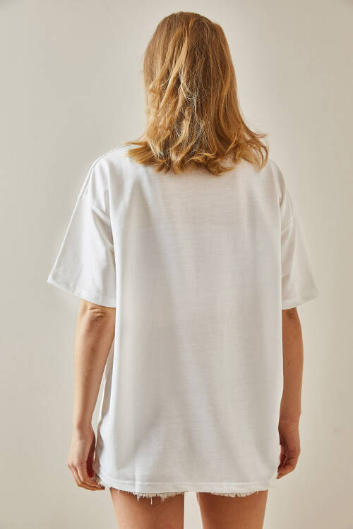 Beyaz Yazılı Bisiklet Yaka Oversize Tişört 5YXK1-47969-01 - 5