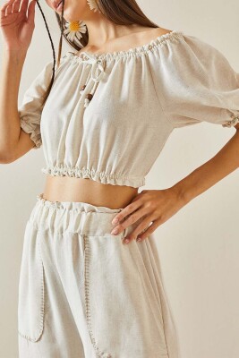 Ekru Büzgülü Kayık Yaka Crop Bluz 5YXK2-48623-52 - XHAN