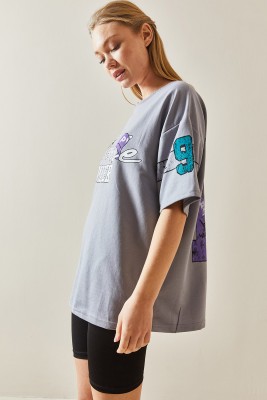 Gri Bisiklet Yaka Arkası Baskılı Oversize Tişört 4KXK1-47898-03 - 4