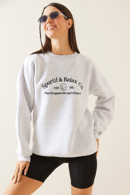 Gri Bisiklet Yaka Nakışlı Sweatshirt 5KXK8-48981-03 - 2