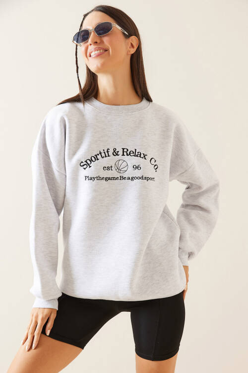 Gri Bisiklet Yaka Nakışlı Sweatshirt 5KXK8-48981-03 - 2