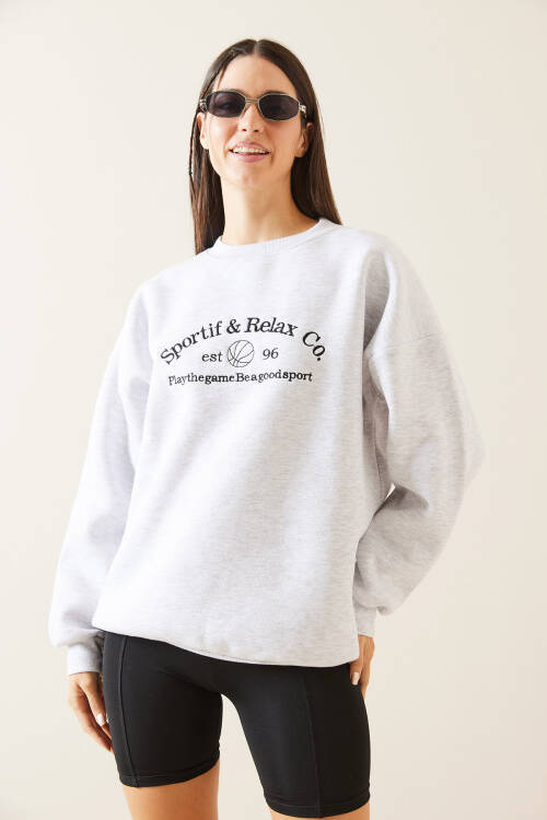Gri Bisiklet Yaka Nakışlı Sweatshirt 5KXK8-48981-03 - 3