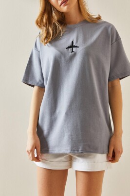 Gri Figür Detaylı Bisiklet Yaka Oversize Tişört 5YXK1-48003-03 