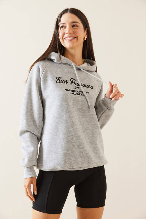 Gri Kapüşonlu Nakışlı Sweatshirt 5KXK8-48985-03 - 4
