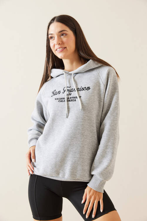 Gri Kapüşonlu Nakışlı Sweatshirt 5KXK8-48985-03 - 6