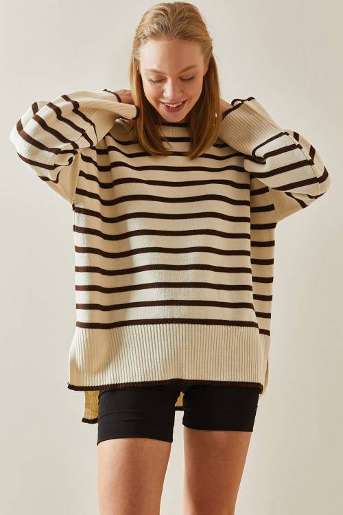 Kahverengi Bisiklet Yaka Çizgili Oversize Kazak 3YXK3-47534-18 - 2
