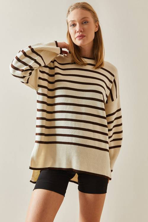Kahverengi Bisiklet Yaka Çizgili Oversize Kazak 3YXK3-47534-18 - 3