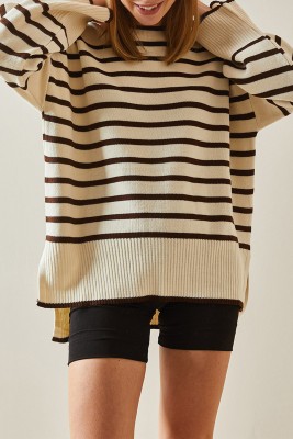 Kahverengi Bisiklet Yaka Çizgili Oversize Kazak 3YXK3-47534-18 