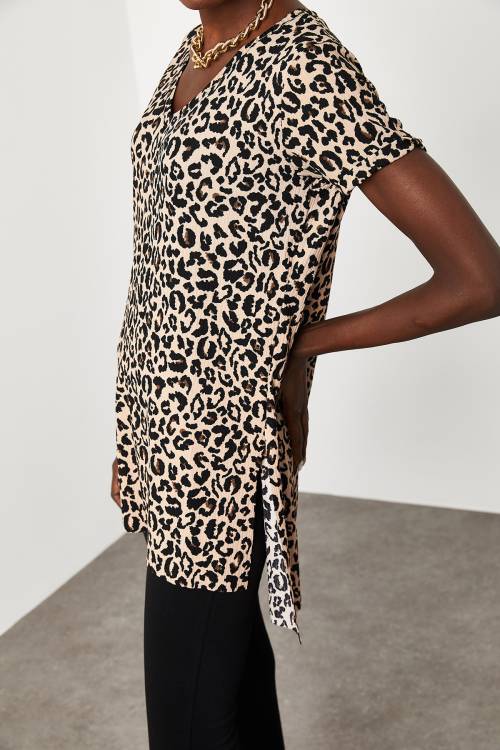 Kahverengi Siyah Leopar Desen Yırtmaçlı Tişört 2YXK1-46323-18 - 3