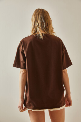Kahverengi Yazılı Bisiklet Yaka Oversize Tişört 5YXK1-47969-18 - 7