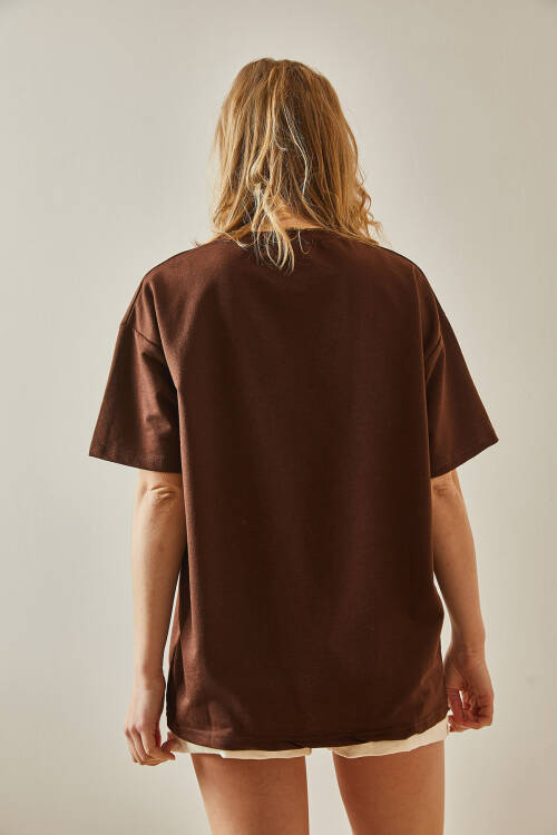 Kahverengi Yazılı Bisiklet Yaka Oversize Tişört 5YXK1-47969-18 - 7