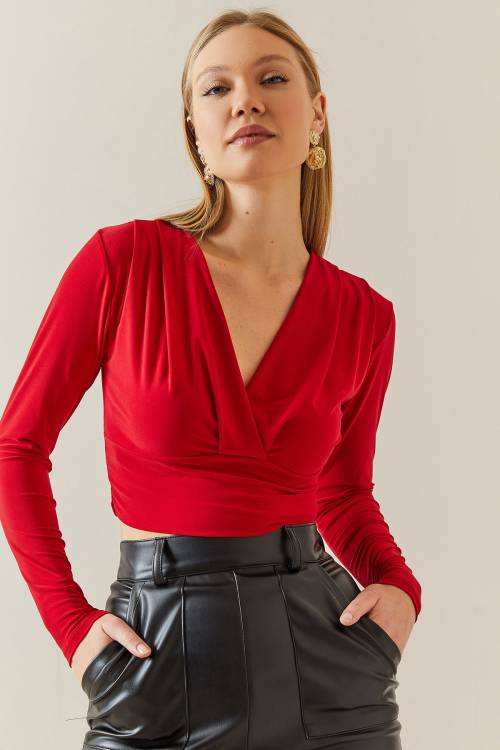 Kırmızı Pile Detaylı V Yaka Dökümlü Crop Bluz 4KXK2-47807-04 - 2