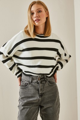 Siyah Bisiklet Yaka Çizgili Crop Kazak 4KXK3-47589-02 - 4