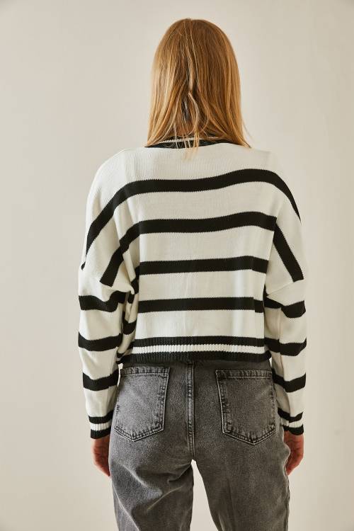 Siyah Bisiklet Yaka Çizgili Crop Kazak 4KXK3-47589-02 - 7