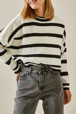 Siyah Bisiklet Yaka Çizgili Crop Kazak 4KXK3-47589-02 