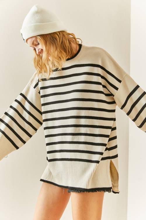 Siyah Bisiklet Yaka Çizgili Oversize Kazak 3YXK3-47534-02 - 2
