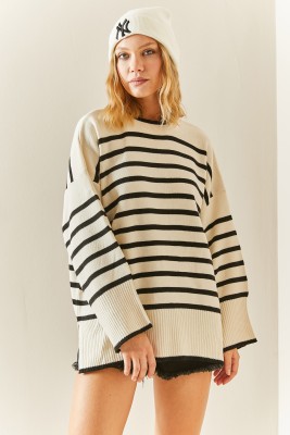 Siyah Bisiklet Yaka Çizgili Oversize Kazak 3YXK3-47534-02 - 3