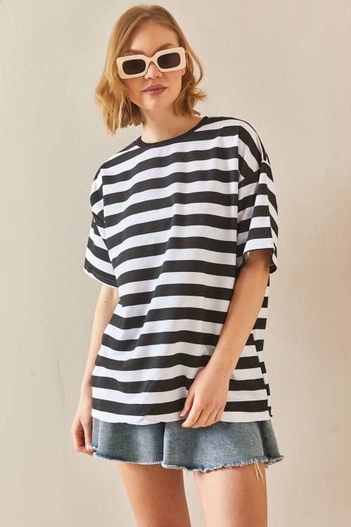 Siyah Bisiklet Yaka Çizgili Oversize Tişört 3YXK1-47086-02 - 2
