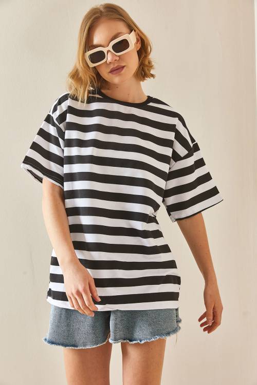 Siyah Bisiklet Yaka Çizgili Oversize Tişört 3YXK1-47086-02 - 3