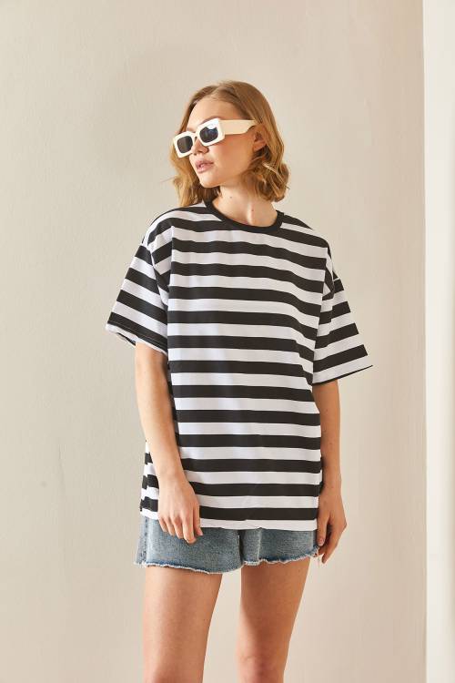Siyah Bisiklet Yaka Çizgili Oversize Tişört 3YXK1-47086-02 - 5