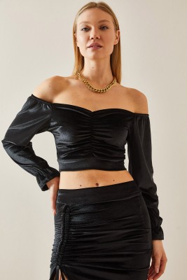 Siyah Düşük Omuz Büzgülü Kadife Crop Bluz 4KXK2-47784-02 - 3