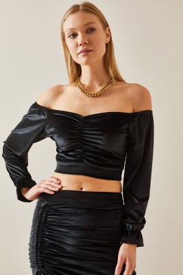 Siyah Düşük Omuz Büzgülü Kadife Crop Bluz 4KXK2-47784-02 - 6