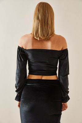 Siyah Düşük Omuz Büzgülü Kadife Crop Bluz 4KXK2-47784-02 - 8