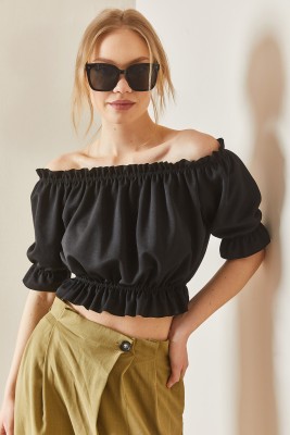 XHAN - Siyah Kayık Yaka Büzgülü Crop Bluz 3YXK2-47030-02