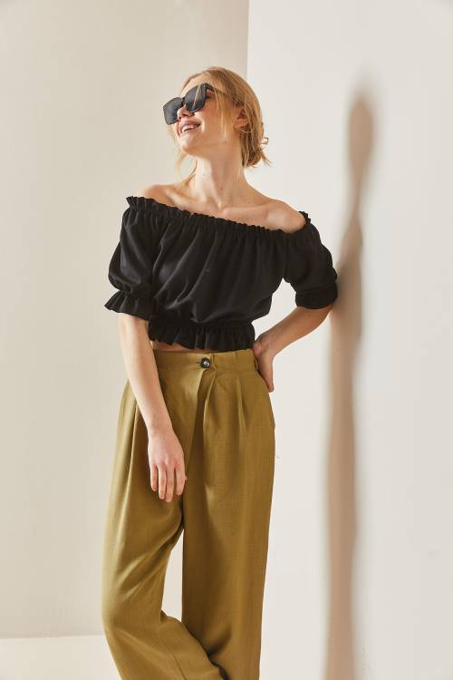 Siyah Kayık Yaka Büzgülü Crop Bluz 3YXK2-47030-02 - 2