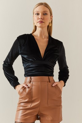Siyah V Yaka Drapeli Kadife Crop Bluz 4KXK2-47806-02 - 3