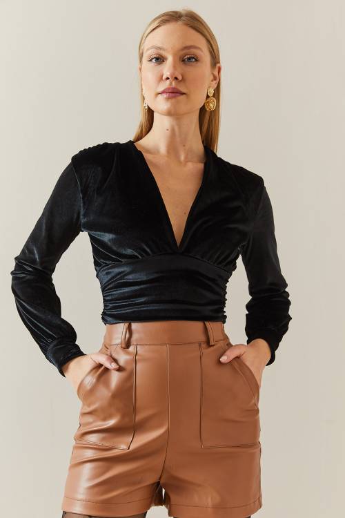 Siyah V Yaka Drapeli Kadife Crop Bluz 4KXK2-47806-02 - 3