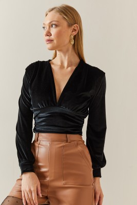 Siyah V Yaka Drapeli Kadife Crop Bluz 4KXK2-47806-02 - 4