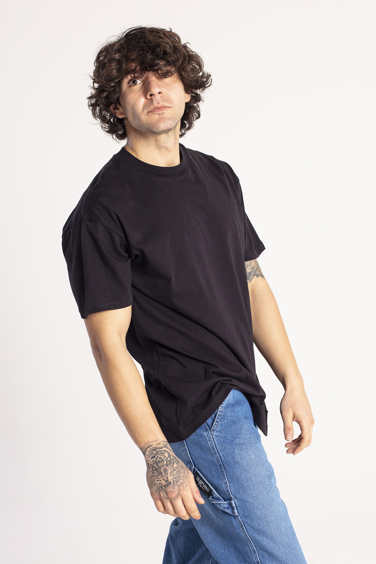 Siyah Yakası Kalın Ribanalı Oversize Tişört 1KXE1-44667-02 - 3